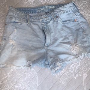 Size 4/27 universal thread distressed shorts